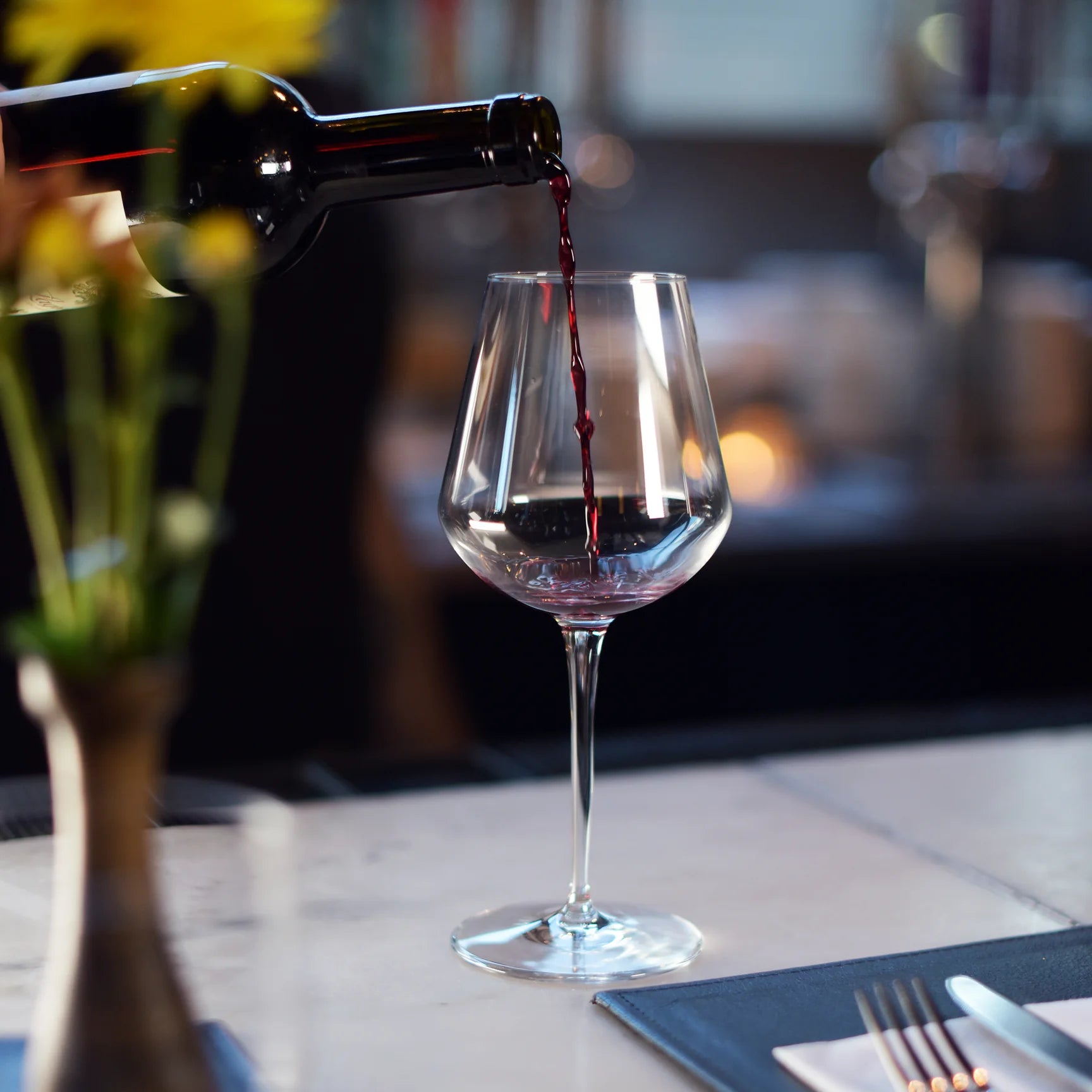 Pouring Perfection: Mastering the Art of Wine Service