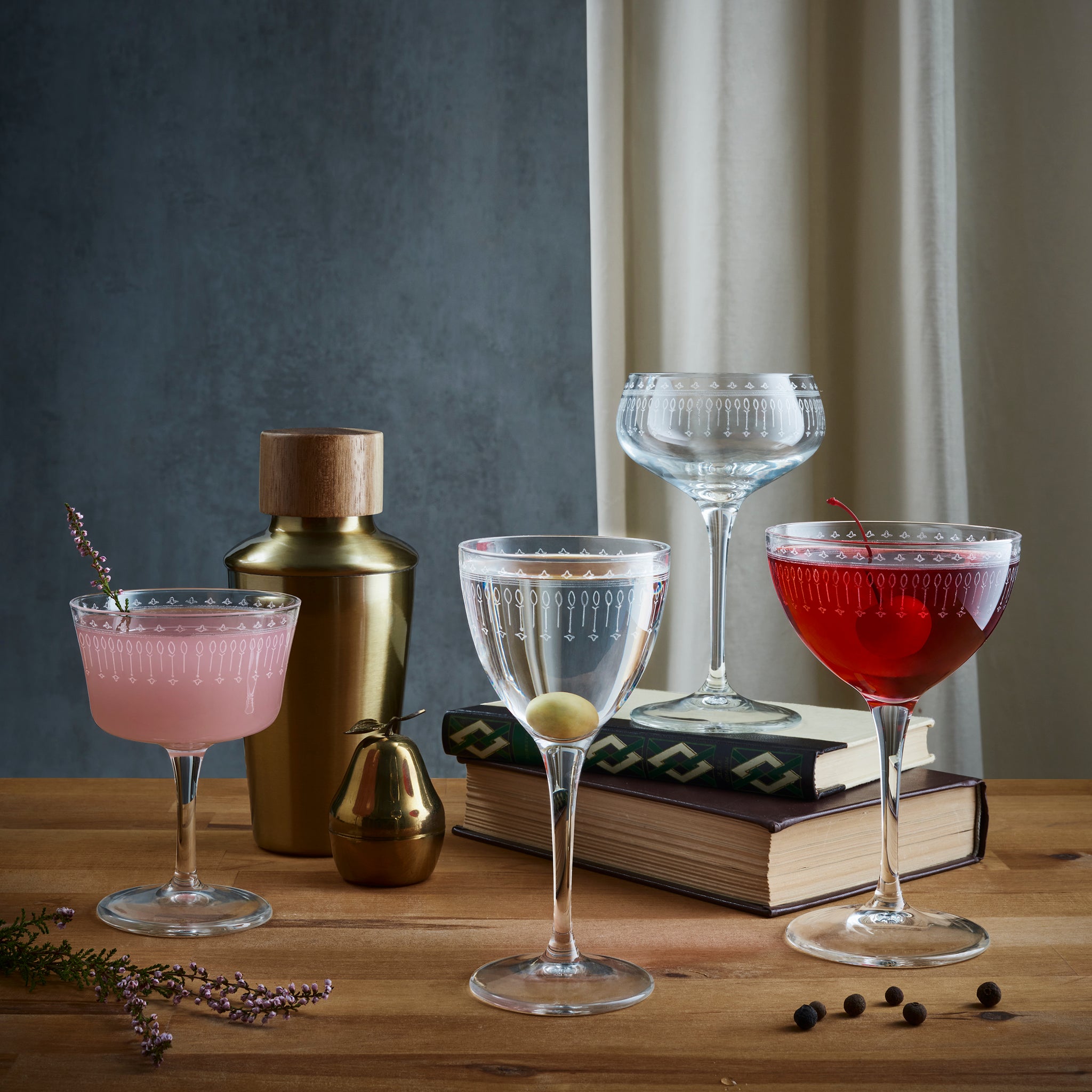 Bartender 8 oz. Novecento Art Deco Martini Cocktail Glasses (Set of 6)